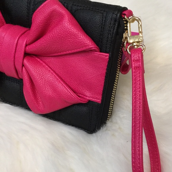 ❤️NEW Betsey Johnson XL “Gigi” Sweetheart Wristlet - Picture 2 of 7